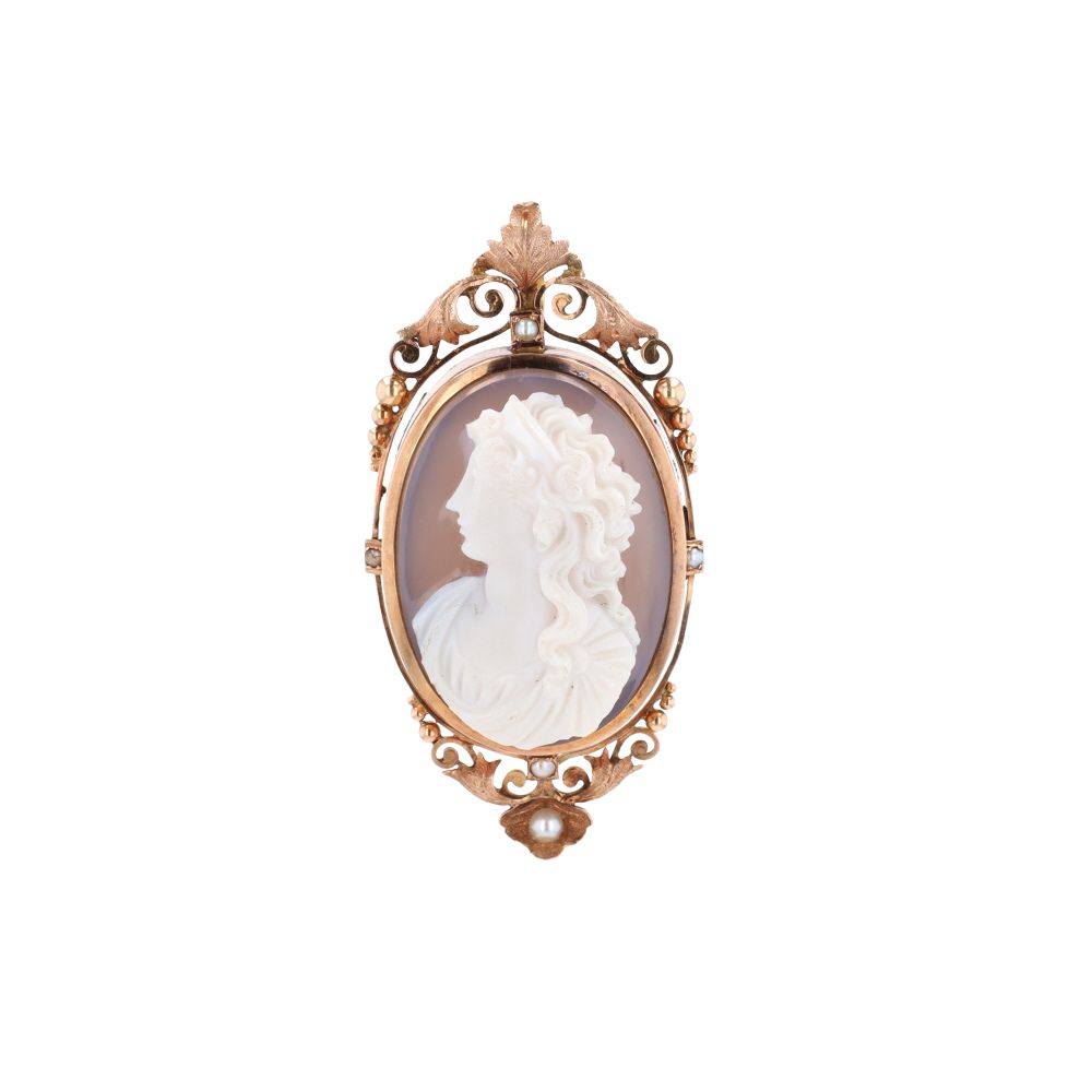 Pendentif camée en or rose