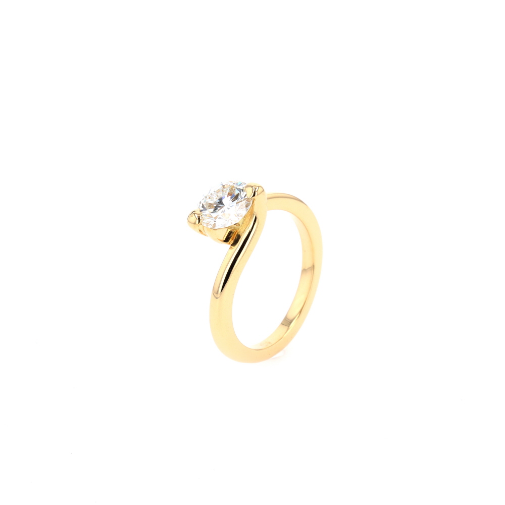 Bague solitaire en or jaune et diamant