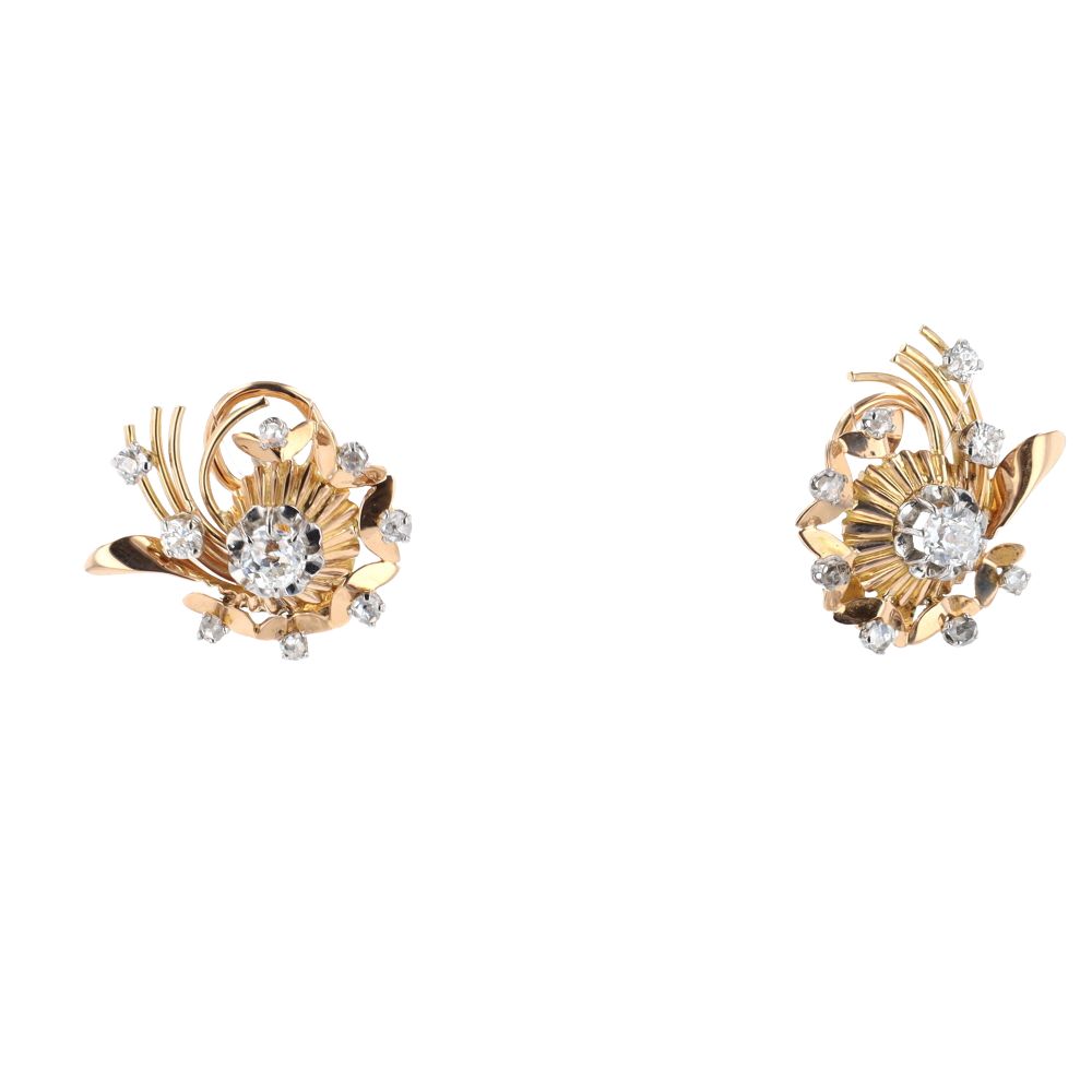 Boucles d\'oreilles florales en or rose et diamants