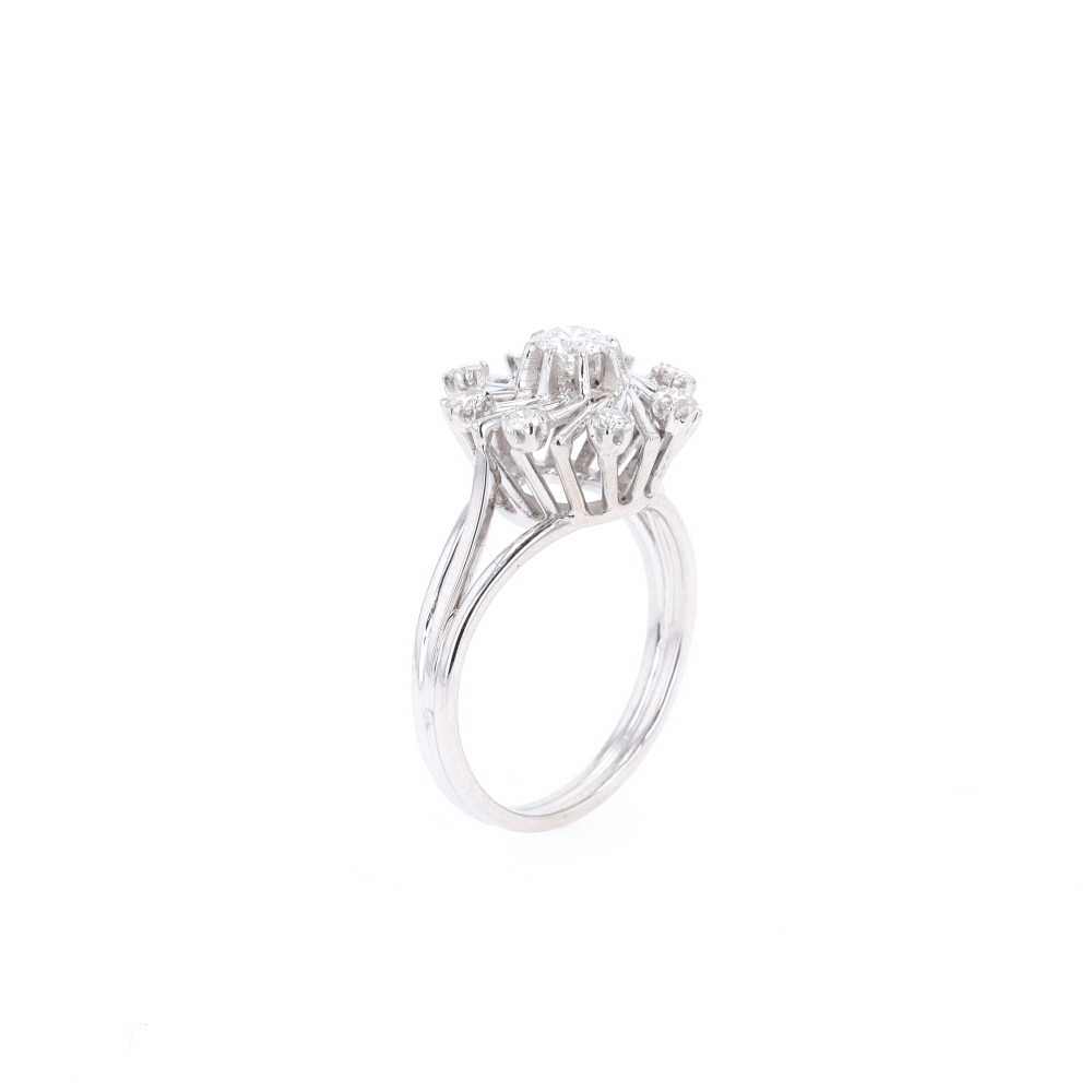 Bague Fleur en or blanc, platine et diamants