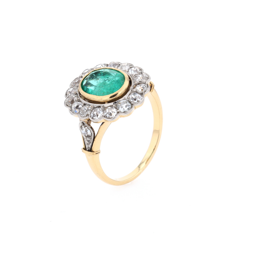 Bague Marguerite en or jaune, diamants et émeraude