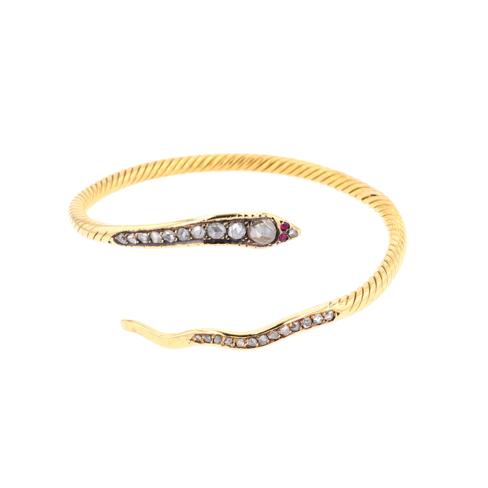 Jonc serpent en or jaune, diamants et rubis