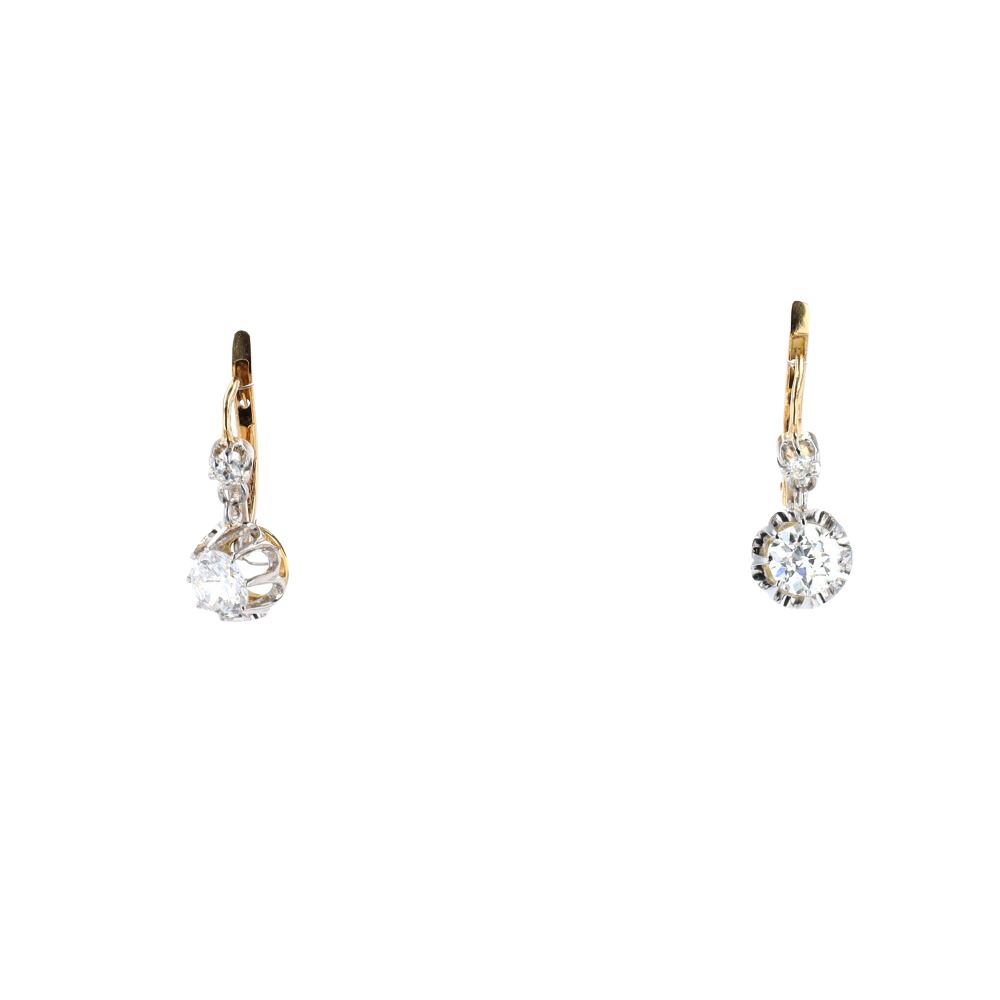 Boucles d\'oreilles dormeuses en 2 ors et diamants