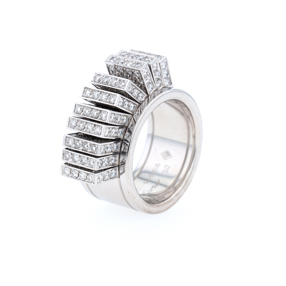 Bague Paillette Cartier en or blanc et diamants