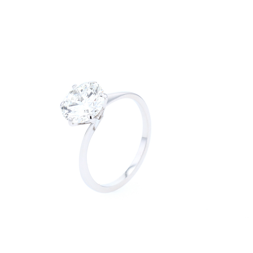 Bague solitaire en or blanc et diamant