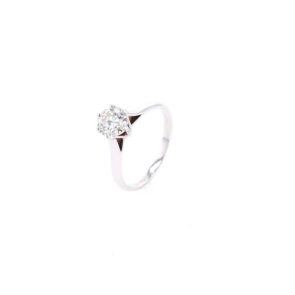 Bague solitaire en or blanc et diamant