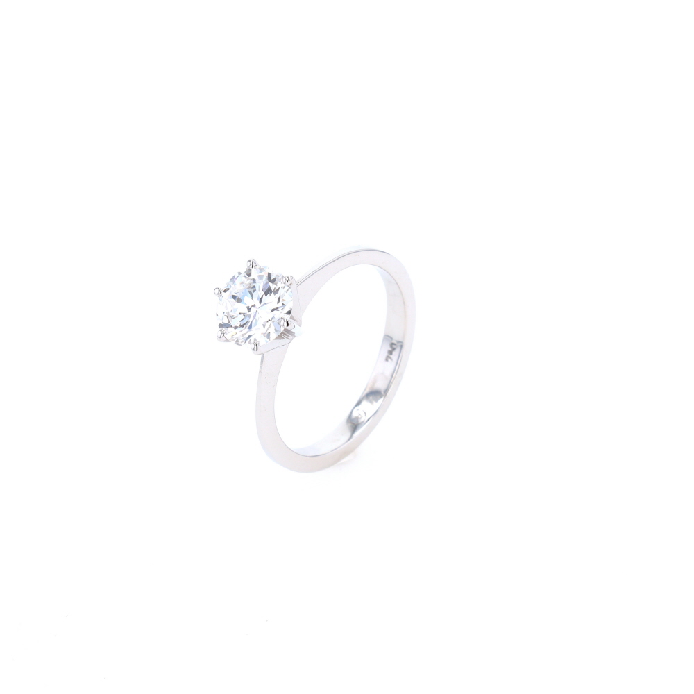 Bague solitaire en or blanc et diamant
